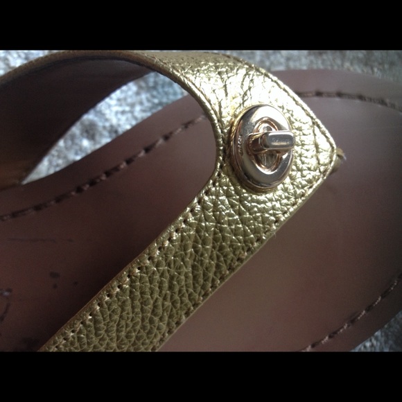 Coach - Picture 2 of 3